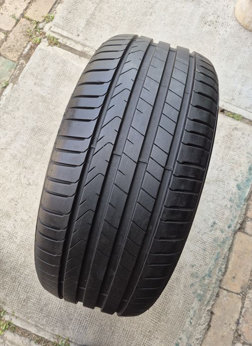 O bucată 255/45 R19 vară - una Pirelli