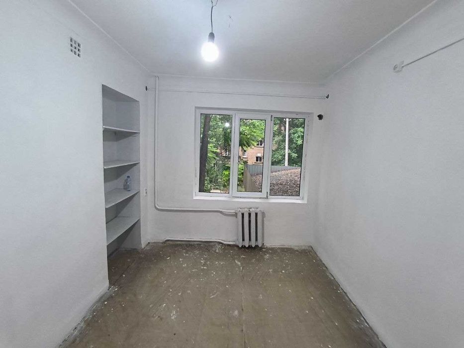 Buyuk Ipak Yoli metrosida ijara uchun noturar 1 xona 8 m2 bor