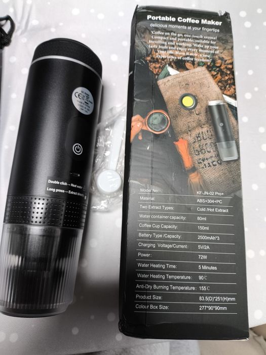 Портативна кафемашина с дигитален дисплей, която се зарежда с USB