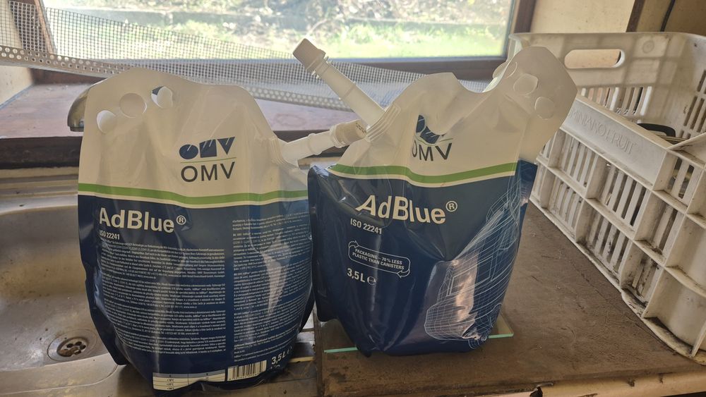 Продавам AdBlue по 3.5л две опаковки.