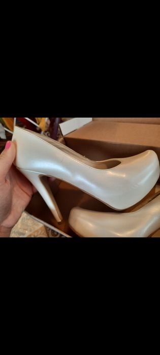 Обувки на висок ток