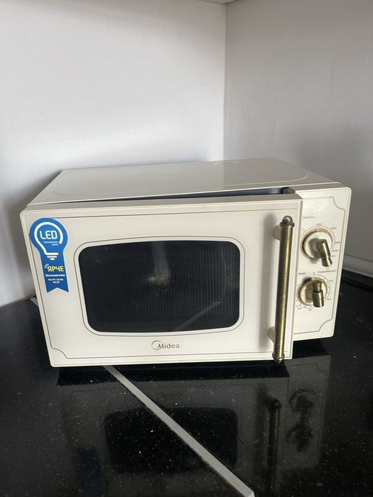 Микроволновка срочно продается 13000