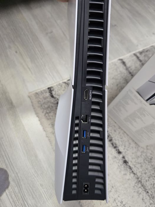 Vând Playstation 5 slim + 5 jocuri