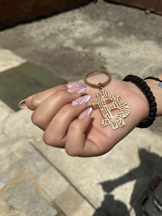 Биткойн ключодъжател в различни разцветки