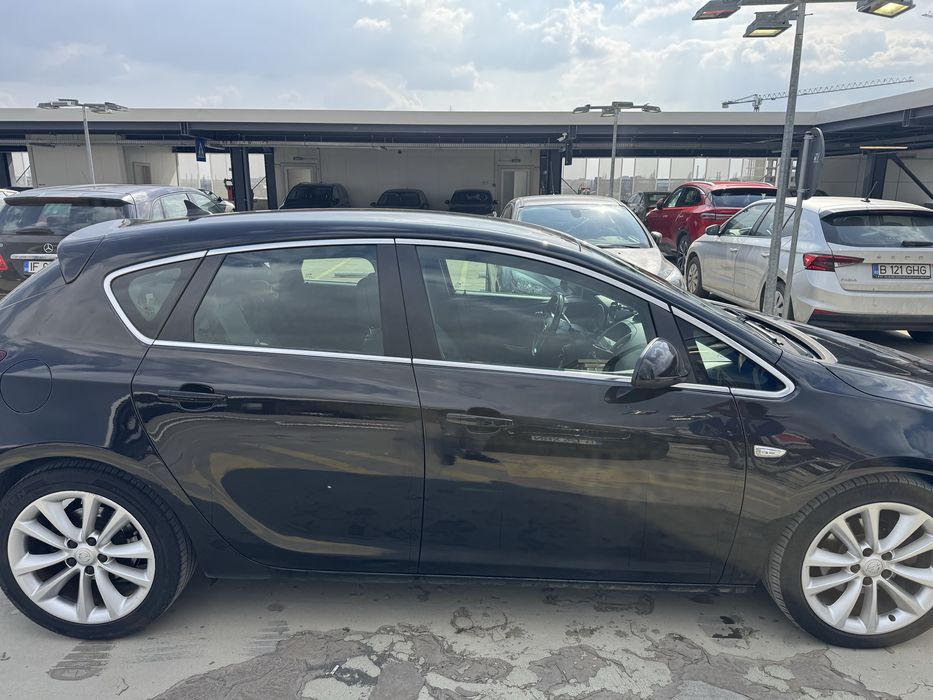 Opel Astra J  hatchback