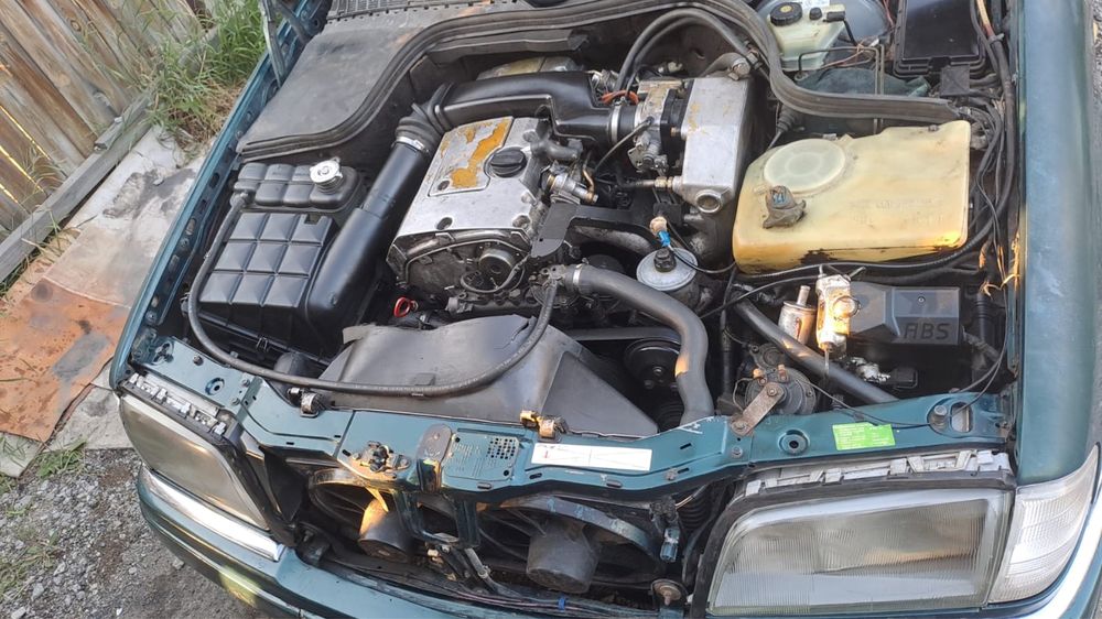 Mercedes Bens C202