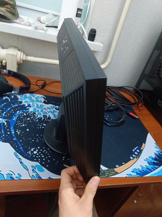 Продаю монитор срочно!