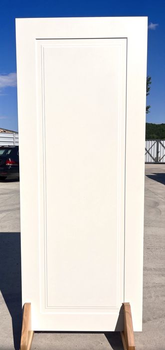 Vand usi din MDF vopsite la pret redus si plinta din MDF nevopsita