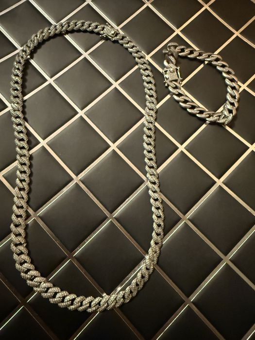 Vand set Cubanez de argint cu pietre !