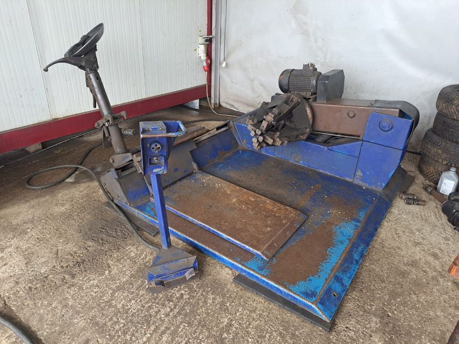 Mașină de dejantat