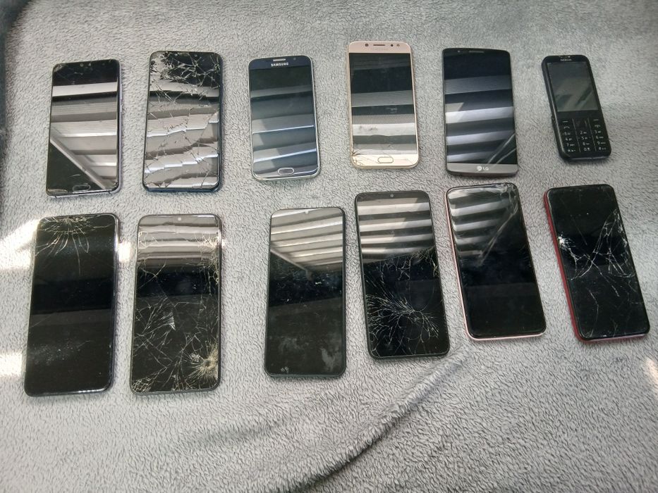 Lot telefoane pentru piese