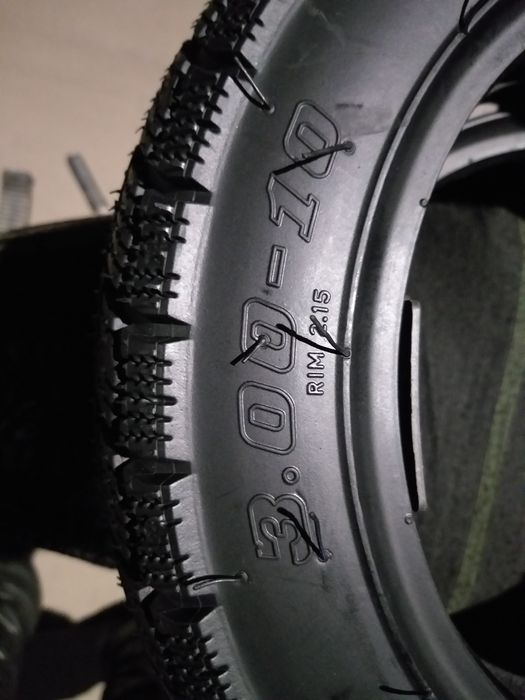 Продаётся пакрышки-шины для скутеров НОВЫЙ. Без камерная