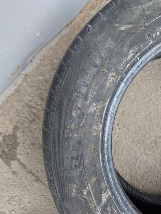 Шины  на  авто 2-х размеров