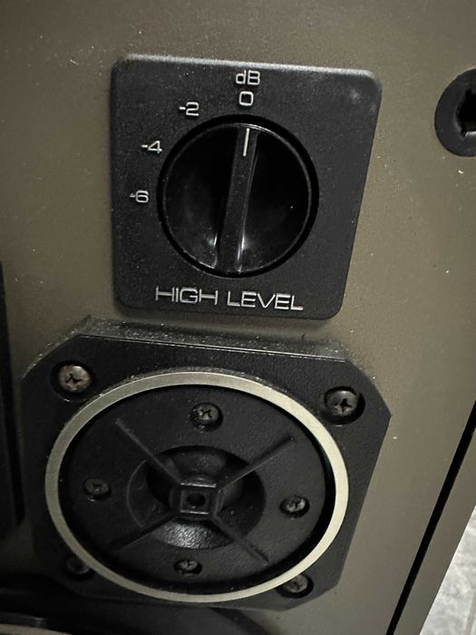 Немски трилентови тонколони Universum