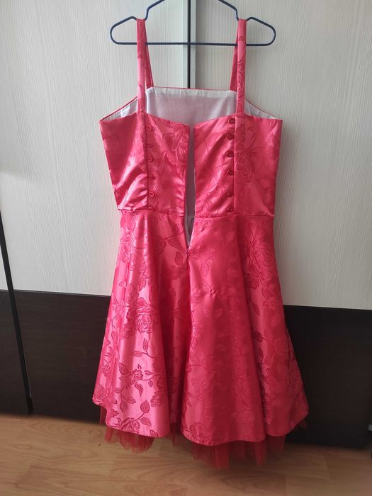 Красное праздничное  платье