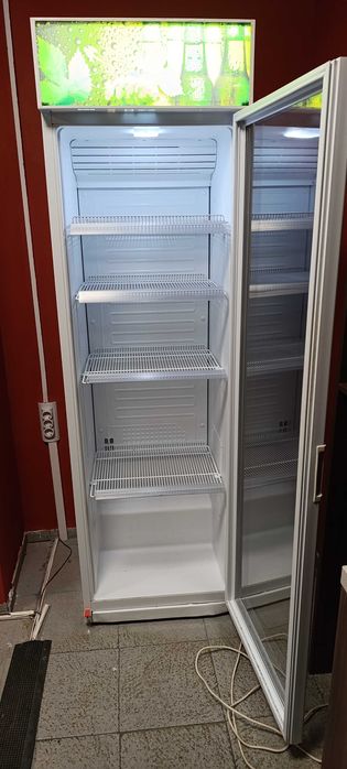 Продавам хладилна витрина