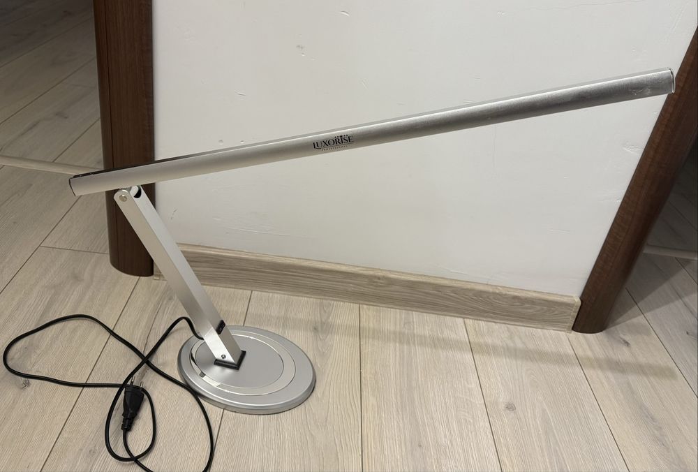 Lampa de masa pentru manichiura