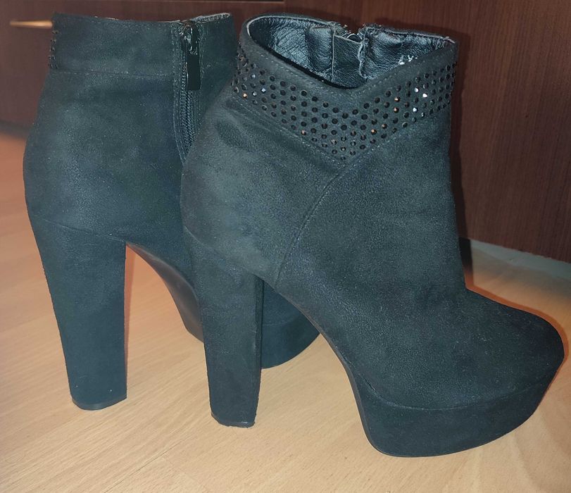 Дамски боти с ток