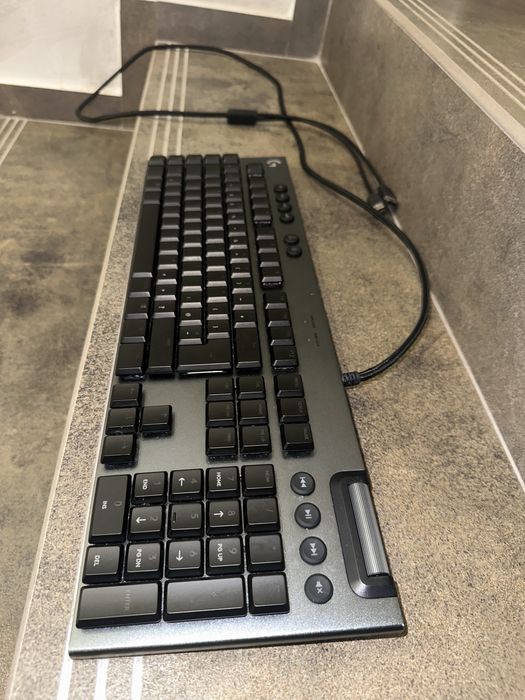 Геймърска клавиатура Logitech G815