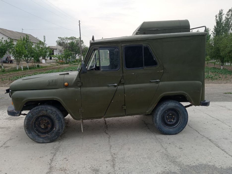 Uaz (УАЗ) 469 srochna sotiladi