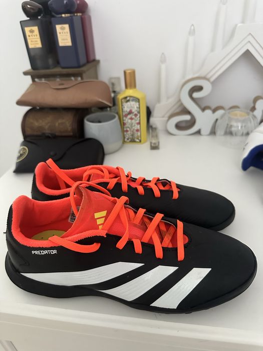 Ghete fotbal Adidas Predator