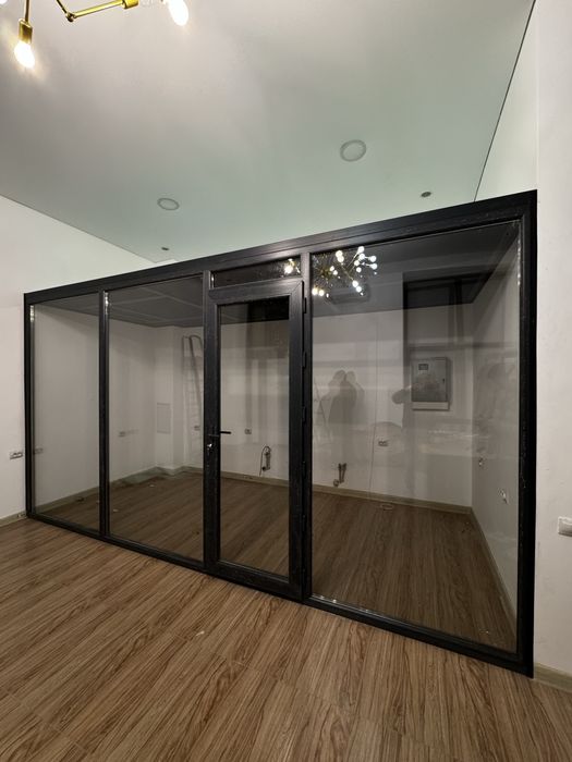 Пластиковые Перегородки, двери окна Тамбур  , цветочные холодильники