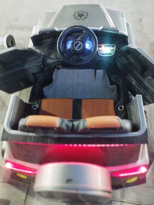 Yumshoq balonli 12voltli mashina hamma joyi ishlaydi ideal mashina