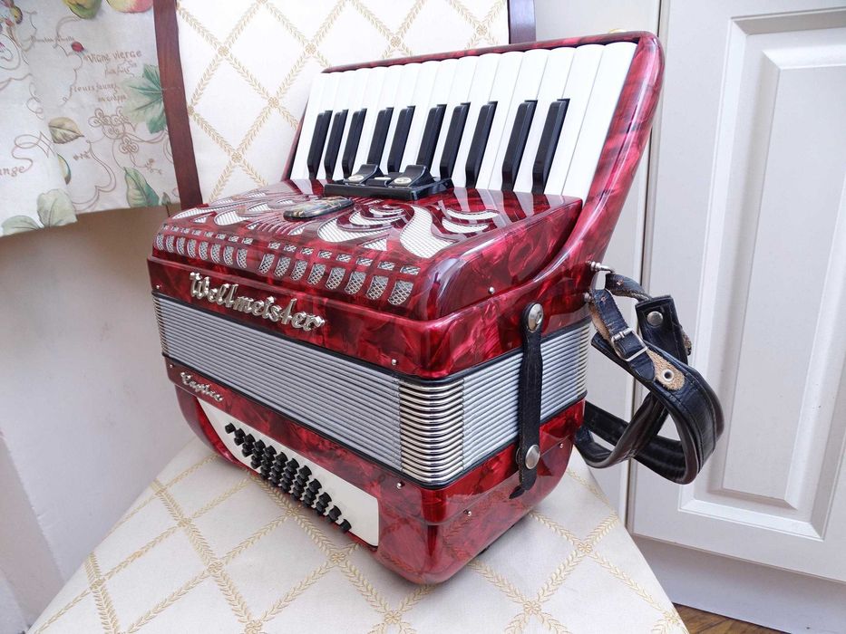 Нов акордеон Велтмайстер Каприс 40 баса