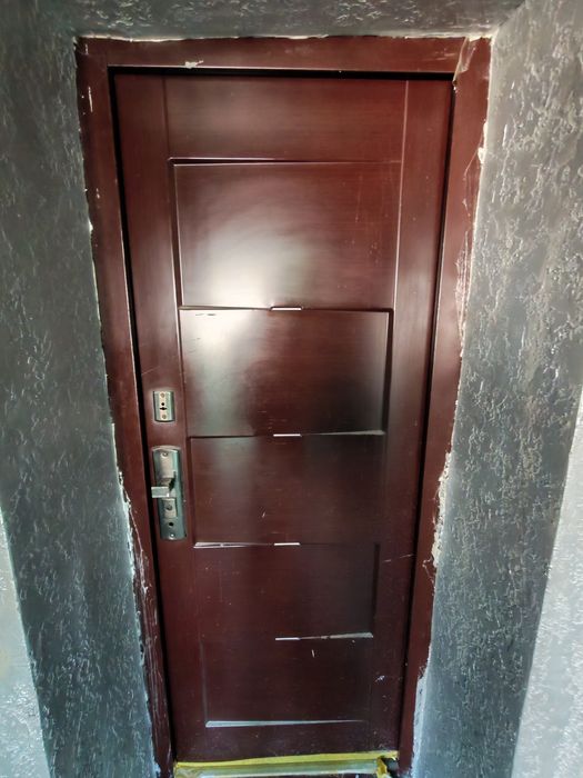 Temir va mdf eshiklar sotiladi.