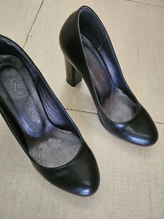 Кецове Guess черни обувки на ток