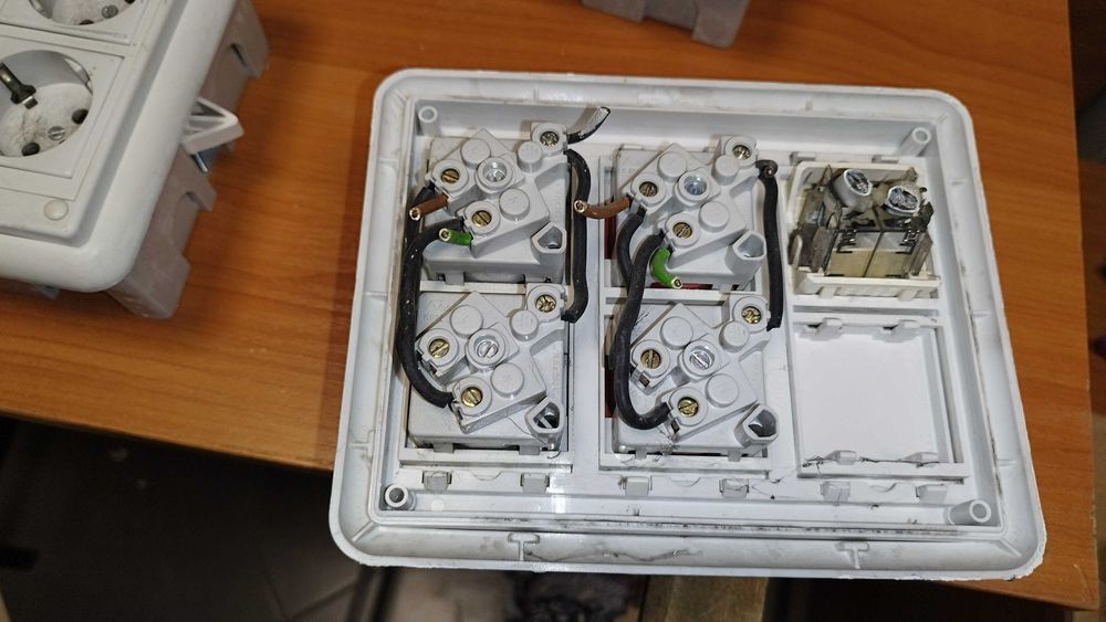 Конзоли с контакти и R&M - FTP розетки 6 и 8бр Cimabox