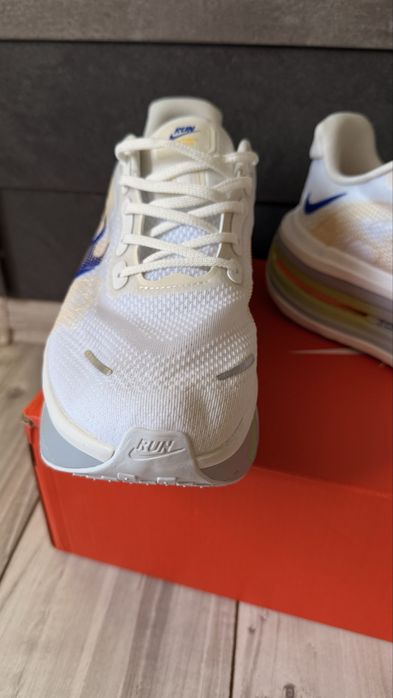 NIKE Vomero Premium
