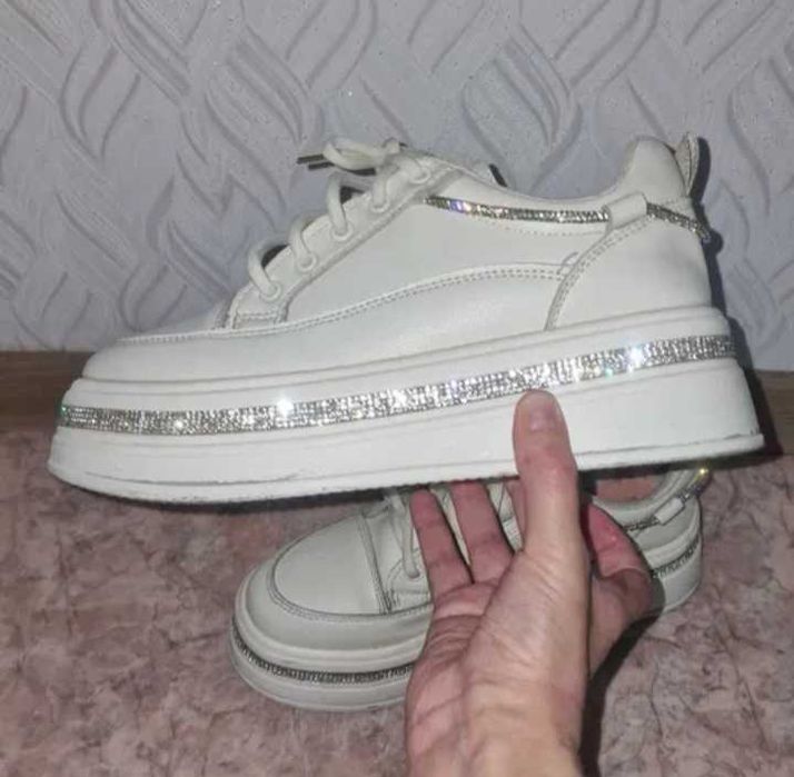 Кроссовки женские 40 размер