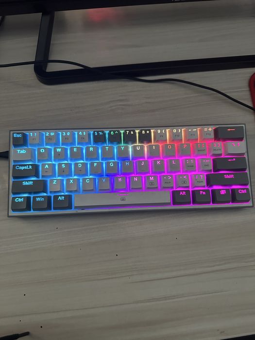 Gaming клавиятура със игри