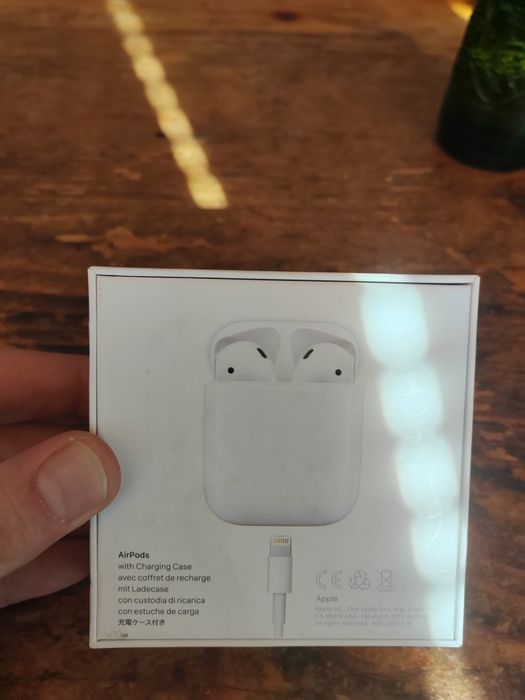 Кутия от AirPods