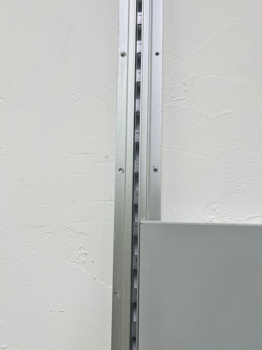 Стенд для продвижения одежды