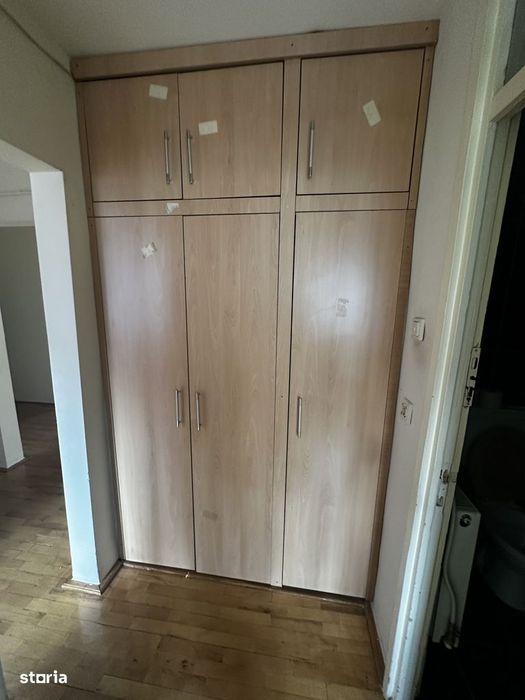 Apartament cu 4 camere de vanzare,etaj intermediar,str. Ec. Teodoroiu