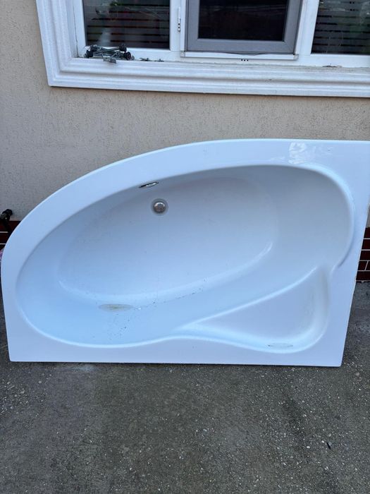 Cada de baie pe colt