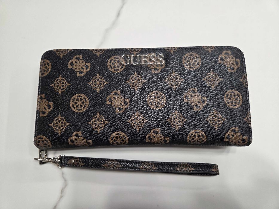 Голям портфейл Guess