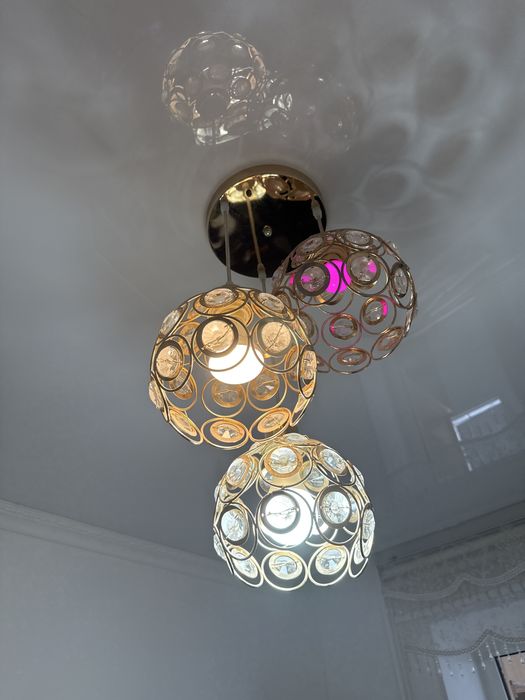 Продам красивую люстру