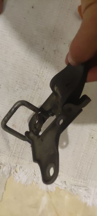 Broasca / încuietoare capota Octavia 3