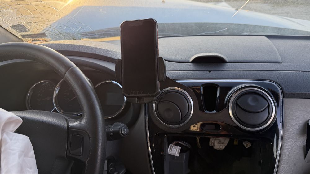 Стойка за телефон дачия лоджи и докер dacia lodgy dockee