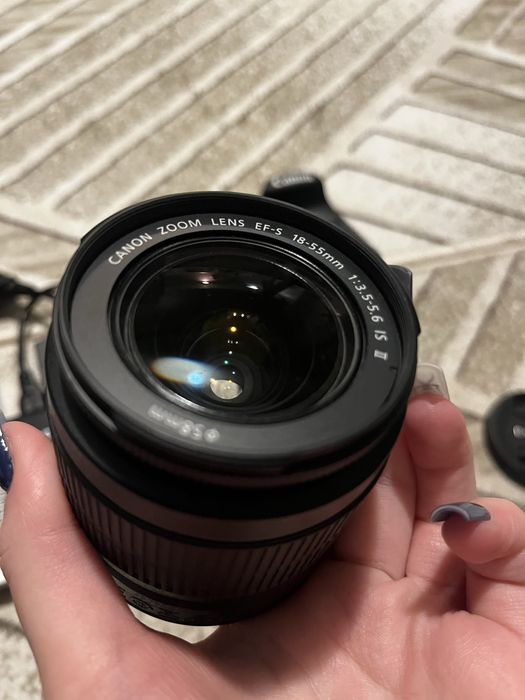 нов фотопарат CANON