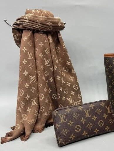 Set esarfa cu doua si portofel new model ,saculet, etichetă incluse