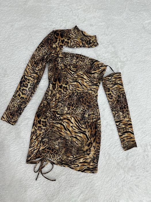 Дамска рокля в леопардово