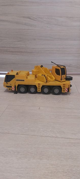 Камион голям самоуправляващ