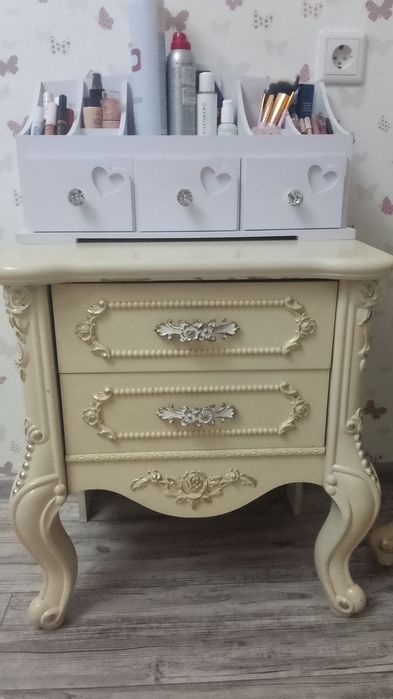 Продам роскошное трюмо с тумбочками