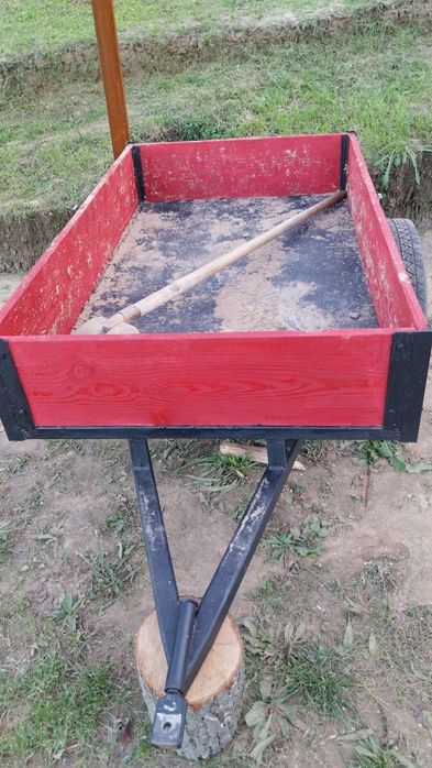 Vând remorcuta  foarte bună