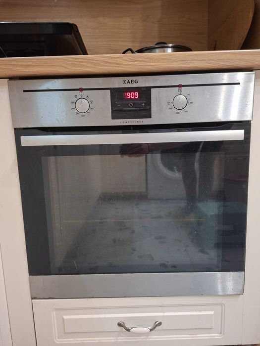 Фурна за вграждане AEG