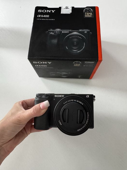 Aparat foto Mirrorless Sony Alpha + obiectiv